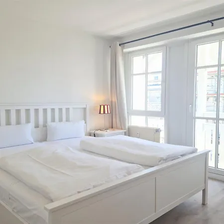 Apartment 444, Seepark *